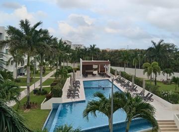 Áreas verdes y alberca · Magnìfico Depa Long Island - Huayacán con Terraza