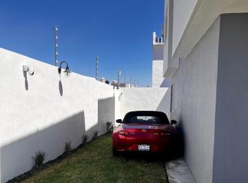 Casa de 3 habitaciones, San Pedro Tlaquepaque · Casa con Jardín Lateral