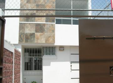 Casa de 3 habitaciones, Puebla · Elegante y Amplia Casa Seminueva Bien Ubicada Cerca de 11 Sury Periferico.