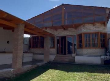Terreno comercial de 3 habitaciones, Arteaga · Cabaña en Venta en Los Lirios