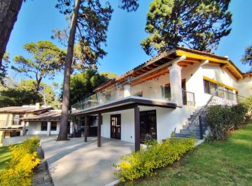 Casa en Venta de 5 habitaciones Avandaro · Hermosa Casa de Campo Muy Bien Ubicada en Avandaro, Valle de Bravo