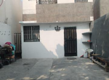Casa de 3 habitaciones, Santa Catarina · Se Vende Casa