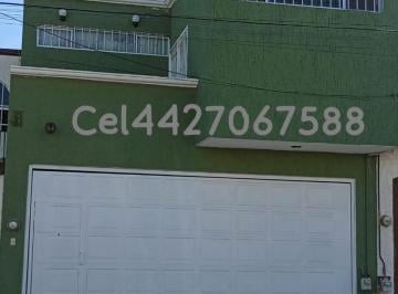 Casa de 5 habitaciones, Corregidora · En Renta Amplia Casa Modificada en San Carlos
