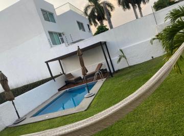 Casa de 3 habitaciones, Cuernavaca · Casa Sola, Alberca Jardín en Lomas de Cuernavaca