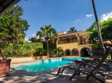 Casa uso de suelo de 9 habitaciones, Cuernavaca · Hermosa Casa con Acabados de Lujo, en Privada, Cerca del Asilo Casa Eishel