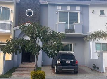 Casa de 3 habitaciones, Zapopan · Renta de Casa en La Cima