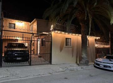 Casa por fuera · Casa Grande 5 Recámaras Cerca Garita | Mascotas | Patio + Estacionamiento