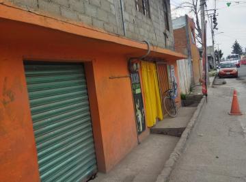 Casa de 3 habitaciones, Toluca · Venta de Casa Amplia con Locales Comerciales