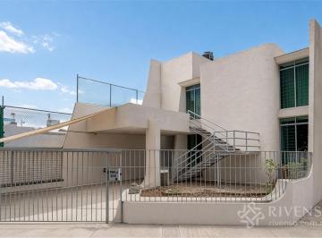 Casa de 6 habitaciones, Guadalajara · Casa Perla | Propiedad con Gran Potencial en Residencial Victoria