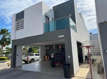 Casa en Venta de 4 habitaciones Fraccionamiento Prados de La Conquista · Casa Residencial en Esquina con Exedente