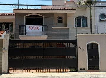 Casa de 3 habitaciones, Zapopan · Casa en Venta Rinconada de Los Novelistas