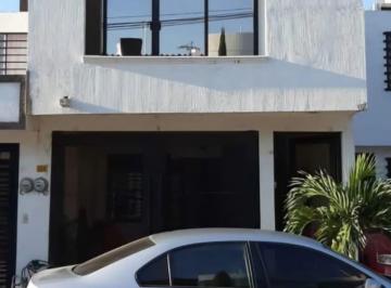 Casa de 3 habitaciones, León · Casa con Excelente Ubicación a Media Cuadra del Blvd Delta y a 5 Min de Altacia