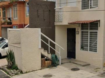 Dúplex de 2 habitaciones, Zapopan · Casa Dúplex Parte de Arriba, Amueblada Cerca Línea 3 de Tren Ligero Arcos de Zap