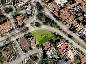 Orientación Norte Sur · Terreno en Esquina y Plano en Bugambilias 754 m²