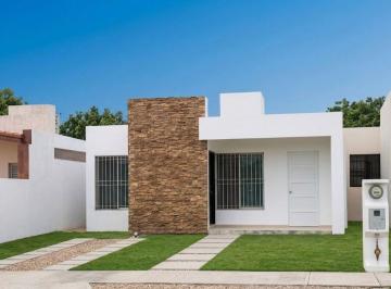 Casa de 3 habitaciones, Mérida · Hermosa Casa de un Piso en Santa Fe (Semi Amueblada)
