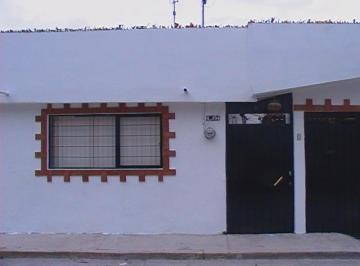 Casa de 4 habitaciones, Toluca · Casa Sola Excelente Ubicación Muy Amplia