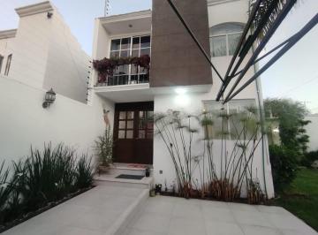 Casa de 2 habitaciones, León · Casa en Venta en Privada | Terreno Excedente, Jardin y Local Para Renta