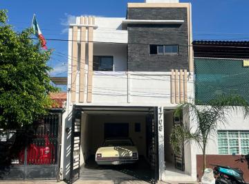 Casa de 4 habitaciones, Guadalajara · Casa en 3 Niveles Muy Amplia