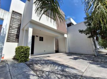 Casa de 3 habitaciones, García · Casa en Renta en Dominio Cumbres - Andara