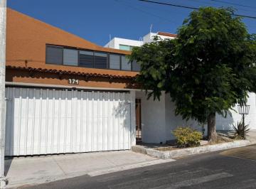 Casa de 3 habitaciones, Querétaro · Casa en Venta en Arboledas del Parque