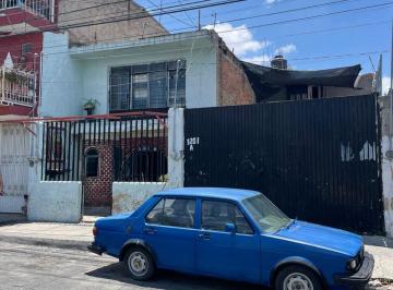 Casa de 8 habitaciones, Guadalajara · Casa Amplia con 8 Recámaras Ideal Para Inversión o Familia Grande, Cerca de Aren