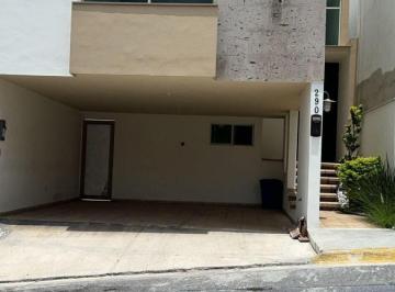 Casa de 3 habitaciones, Monterrey · Casa en Venta - Las Lajas, Frente a Parque con Vistas Espectaculares