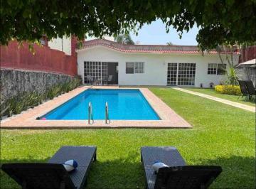 Casa de 3 habitaciones, Temixco · Casa en Renta en Burgos Cuernavaca | Alberca Privada, Jardín y 3 Recámaras |