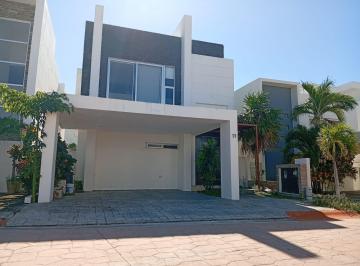 Casa en condominio de 3 habitaciones, Benito Juárez · Rento Casa Amueblada en El Mejor Fracc de Cancun