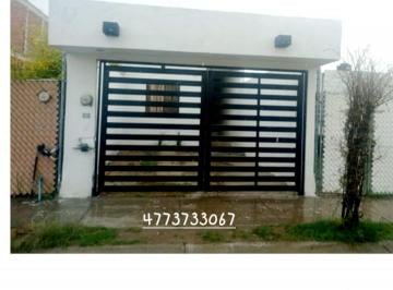 Casa de 2 habitaciones, León · Casa en Renta en Los Heroes León Dentro de Cluster