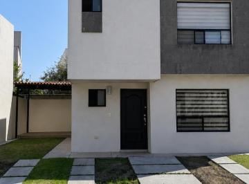 Casa · 190m² · 3 Recámaras · 3 Estacionamientos · Casa Amplia y Lista Para Habitar en Excelente Ubicación