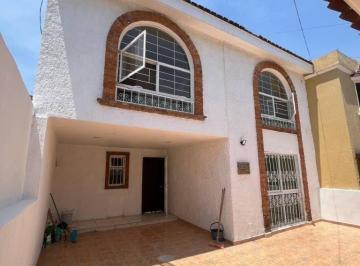 Casa de 3 habitaciones, Zapopan · Casa en Renta en Jardines del Sol