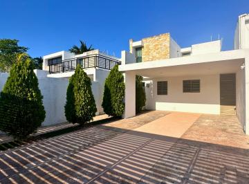 Casa de 3 habitaciones, Mérida · Casa con Gran Terreno Para Inversión y Rentas en Mérida