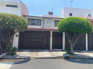 Casa de 3 habitaciones, Coyoacán · Boita Casa con Amplios Espacios en del Parque Coyoacan!