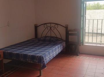 Casa de 1 habitación, Morelia · Se Renta Cuarto Céntrico Para Sritas. Responsables en Valentín Gómez Farías # 35