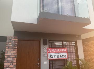 Casa en condominio de 3 habitaciones, Zapopan · Rento Casa con 2 Recámaras y Alcoba con Albercas Climat y Terrazas Uso Mul