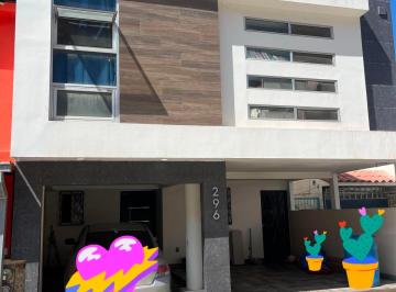 Casa de 4 habitaciones, Ensenada · ️venta de Oportunidad ️excelente Ubicación ️detrás de Costco