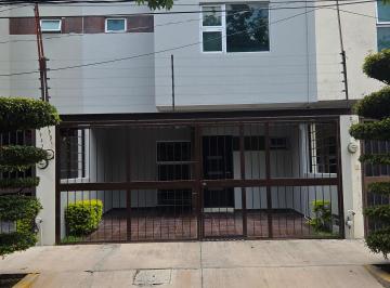 Casa de 3 habitaciones, Zapopan · Casa en Renta en Residencial Victoria