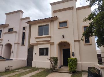 Casa de 3 habitaciones, Tlajomulco de Zúñiga · Casa en Excelente Estado en Villa California