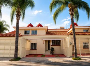 Frente · Casa en Venta Cerca de Plaza La Perla | 3 Recámaras | Excelente Ubicación