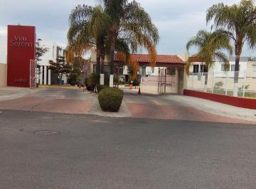 Casa en condominio de 3 habitaciones, Zapopan · Renta Casa, Cerca Plaza Comercial y Colegios. Ingreso por Bugambilias