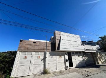 Casa de 4 habitaciones, León · Moderna Casa Remodelada en Excelente Estado
