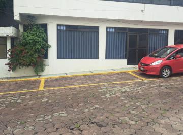 Planta baja, doble acceso. · Local Comercial en Planta Baja