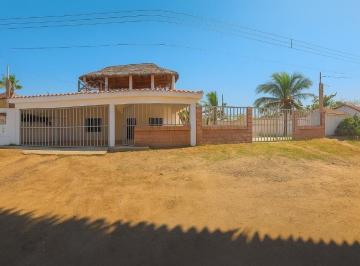 Casa de 4 habitaciones, Navolato · Casa en Venta Cerca de La Playa con Alberca y Terraza!