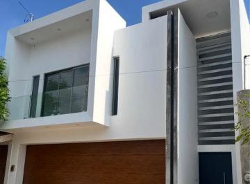 Casa de 4 habitaciones, Culiacán · Casa en Venta en Universidad 94, Culiacán | 4 Recámaras | 314 m² de Construcc