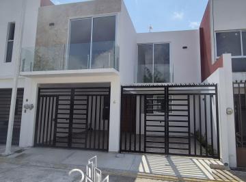 Casa de 4 habitaciones, Emiliano Zapata · Hermosa Casa en Fracc Cerrado.