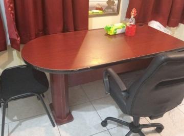 Escritorio y silla ejecutiva · Departamento en Distrito Tec