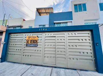 Casa de 4 habitaciones, Zapopan · Hermosa Casa en Venta en Las Alamedas, Junto A paseos del Sol