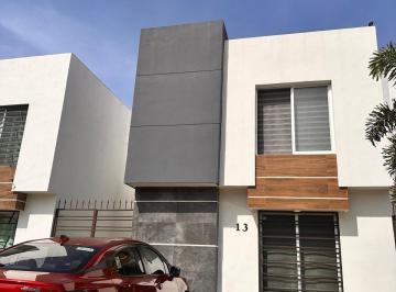 Front of Home · Hermosa Casa en Coto Privado con Alberca