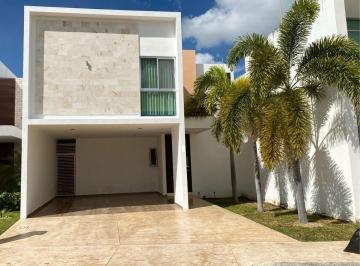 Casa de 3 habitaciones, Mérida · Venta Amplia y Comoda Casa, Fracc. Altabrisa Merida