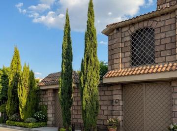 FACHADA · Casa de Lujo en Jardines del Lago, Fracc. Privado